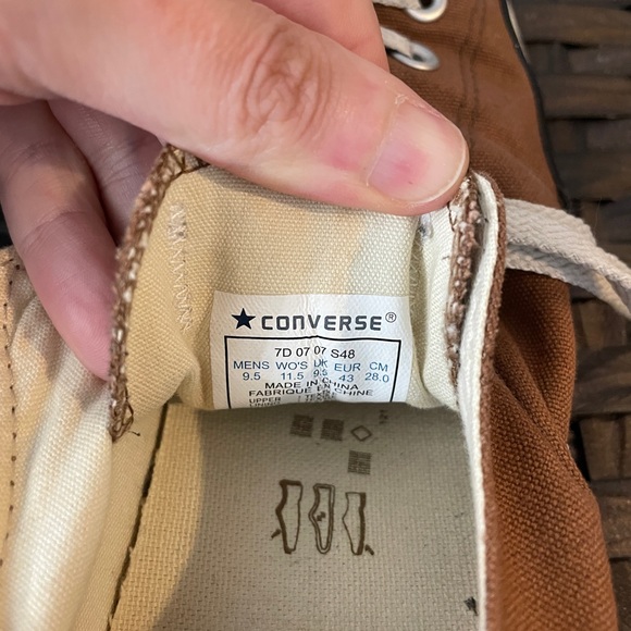 Converse All Star shoes (brown). Like new! Size 9.5 - Picture 3 of 4